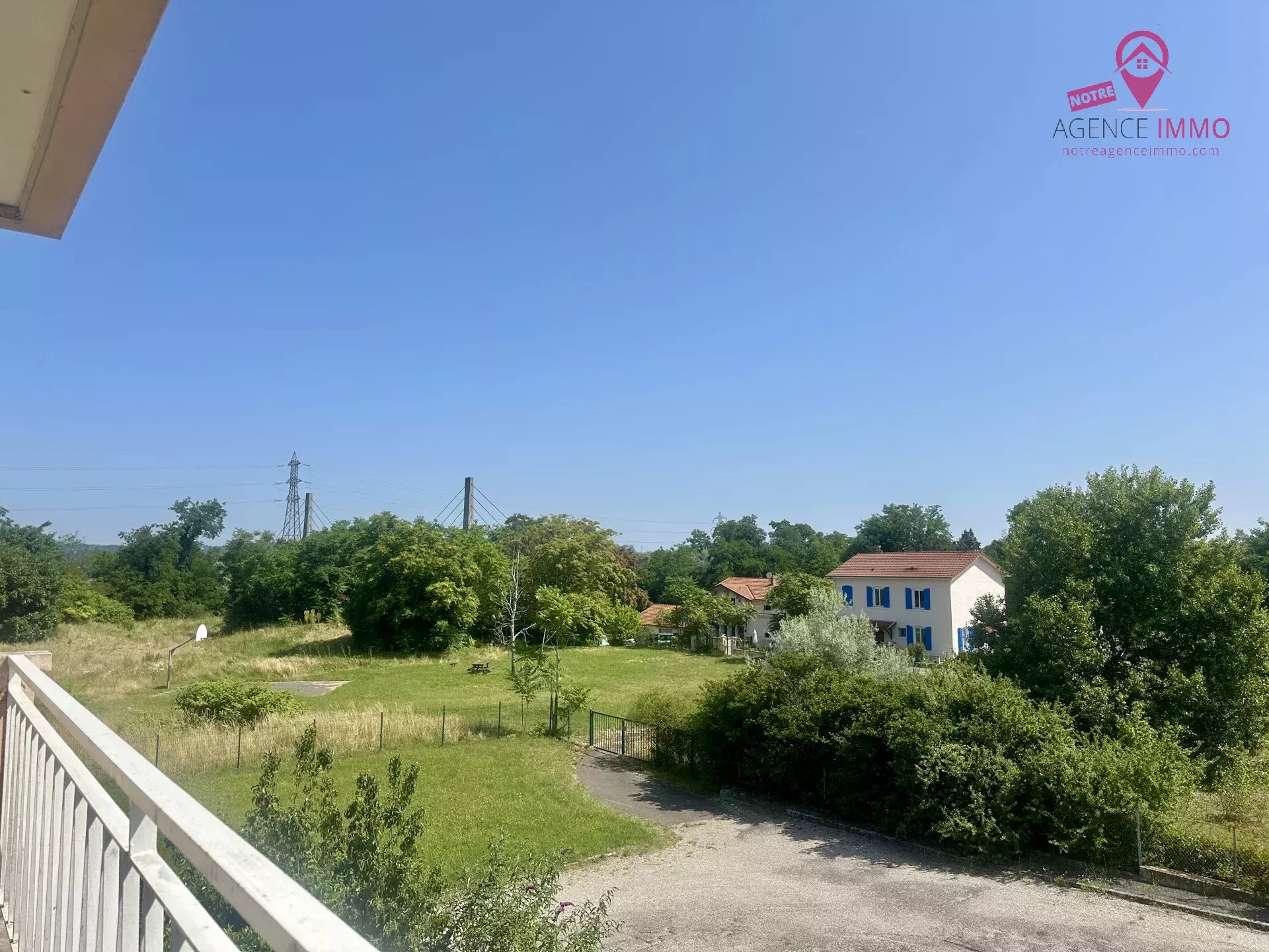 T5 lumineux avec balcon et garage